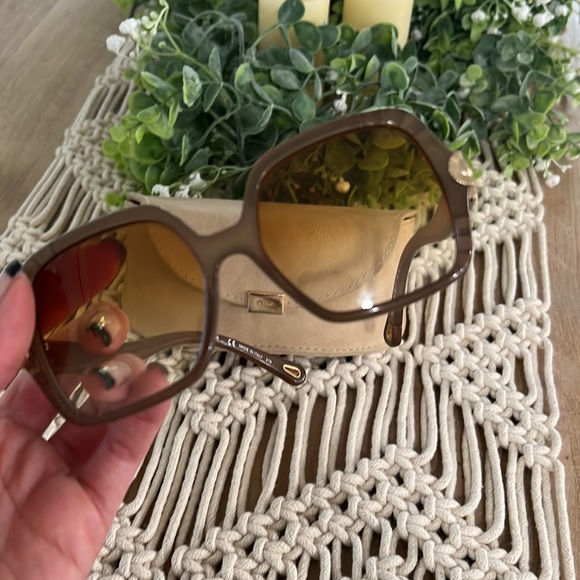 Chloe sunglasses with case - Picture 3 of 6
